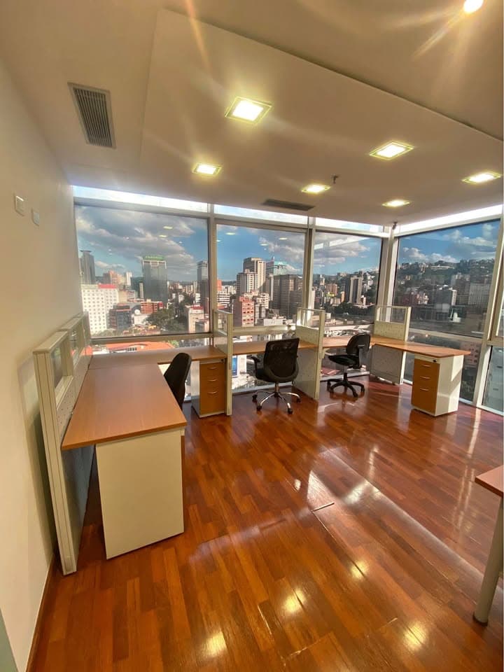 Oficina en Alquiler Torre Banhorient